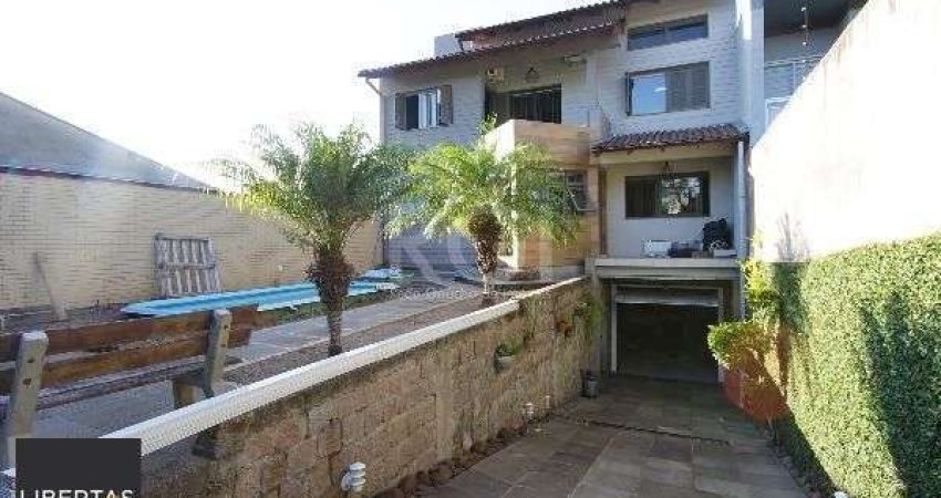 Casa para Venda - 300m², 2 dormitórios, sendo 1 suites, 8 vagas - Nonoai