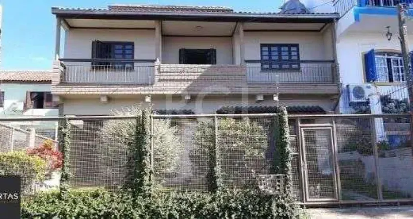 Sobrado para Venda - 246.69m², 3 dormitórios, sendo 1 suites, 2 vagas - Vila Nova