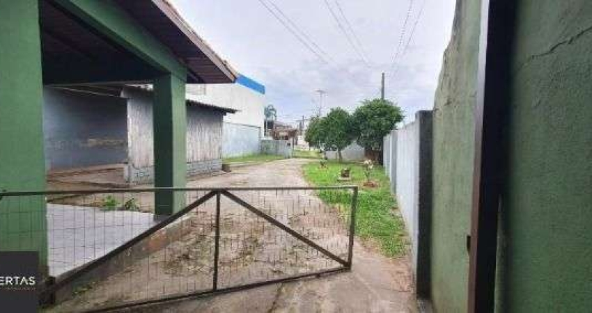 Casa em Porto Alegre, no bairro Belém Novo, com 2 dormitório(s), e 2 banheiros, à venda.