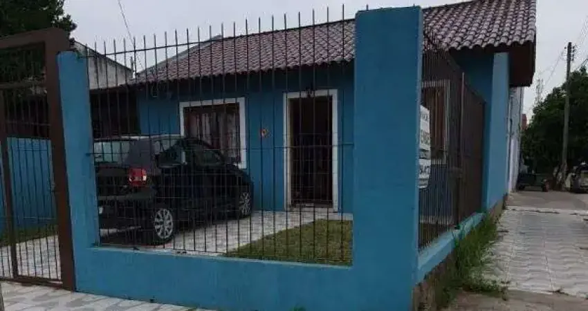 Casa em Porto Alegre, no bairro Hípica, com 2 dormitório(s), e 2 banheiros, à venda.