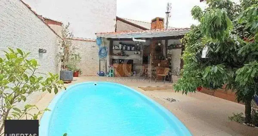Casa em Porto Alegre, no bairro Hípica, com 3 dormitório(s), e 3 banheiros, à venda.