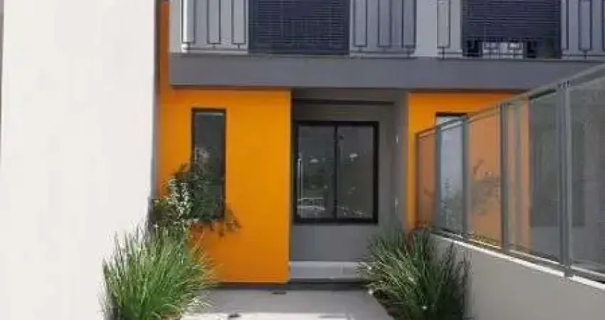 Sobrado em Porto Alegre, no bairro Aberta dos Morros, com 2 dormitório(s), e 2 banheiros, à venda.