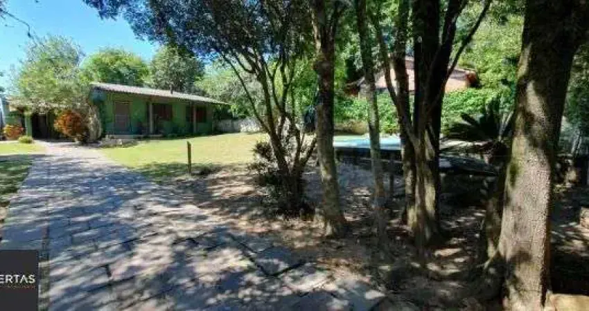 Casa em Porto Alegre, no bairro Ponta Grossa, com 3 dormitório(s), e 3 banheiros, à venda.