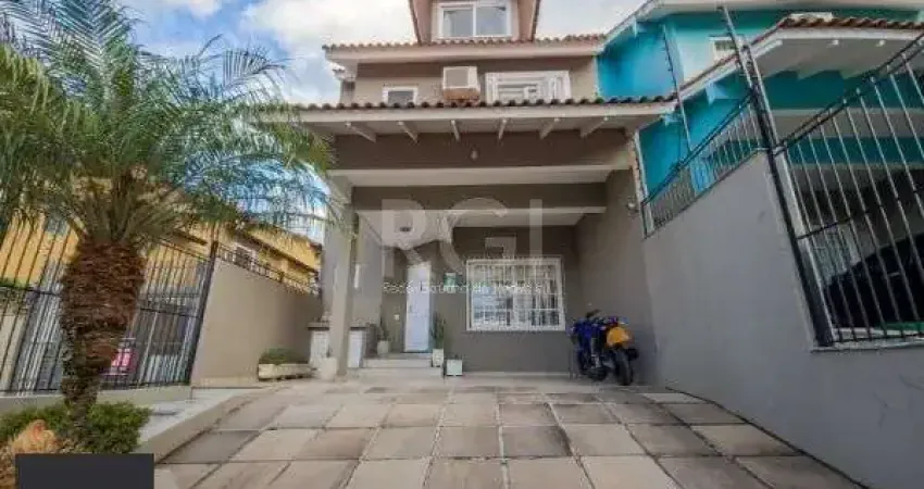 Casa em Porto Alegre, no bairro Vila Conceição, com 3 dormitório(s), e 3 banheiros, à venda.