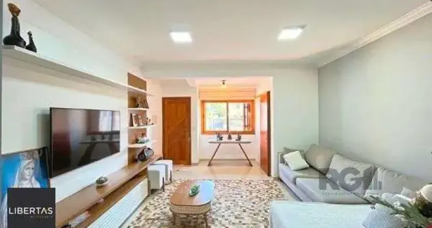 Casa em Porto Alegre, no bairro Guarujá, com 3 dormitório(s), e 3 banheiros, à venda.