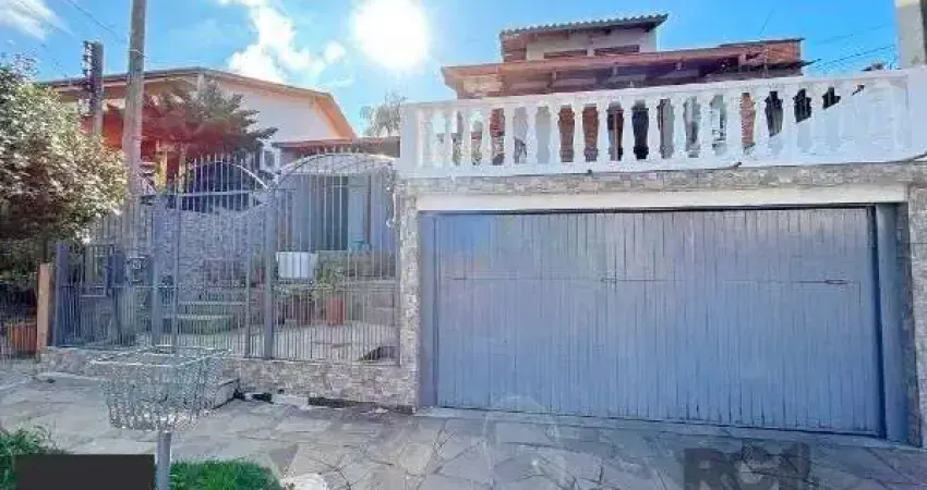 Sobrado em Porto Alegre, no bairro Vila Nova, com 3 dormitório(s), e 3 banheiros, à venda.