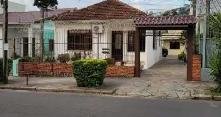 Casa em Porto Alegre, no bairro Cavalhada, com 6 dormitório(s), e 6 banheiros, à venda.