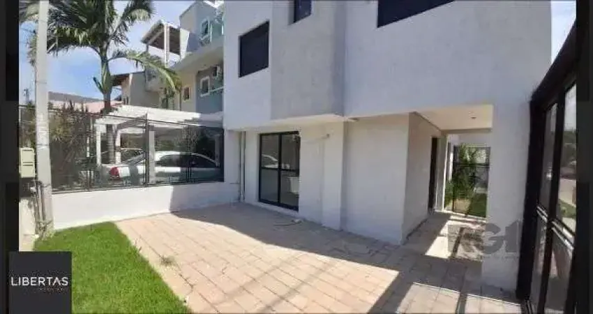 Casa em Porto Alegre, no bairro Hípica, com 3 dormitório(s), e 3 banheiros, à venda.