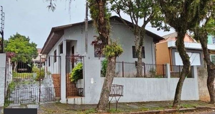 Casa em Porto Alegre, no bairro Tristeza, com 3 dormitório(s), e 3 banheiros, à venda.