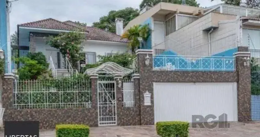Casa em Porto Alegre, no bairro Vila Assunção, com 3 dormitório(s), e 3 banheiros, à venda.