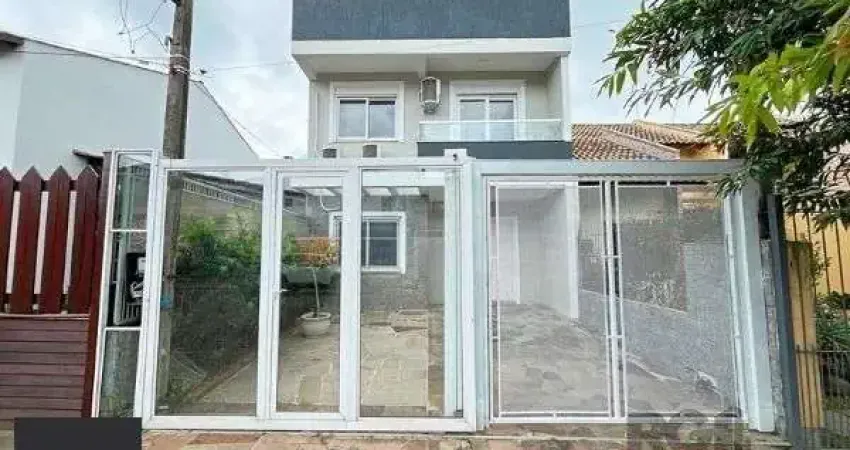 Casa em Porto Alegre, no bairro Hípica, com 3 dormitório(s), e 3 banheiros, à venda.