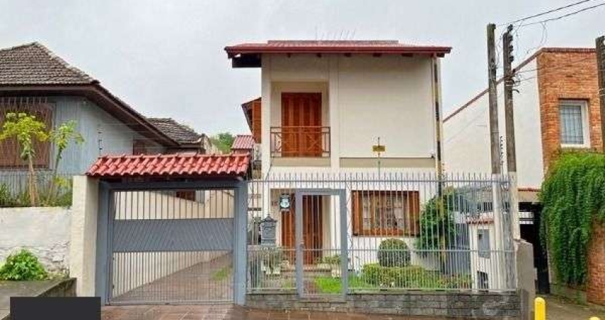 Casa em Porto Alegre, no bairro Tristeza, com 3 dormitório(s), e 3 banheiros, à venda.