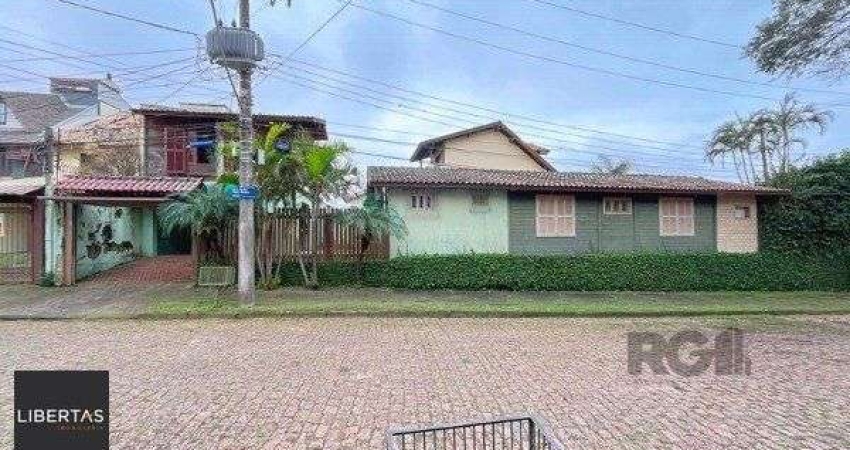 Casa em Porto Alegre, no bairro Ipanema, com 3 dormitório(s), e 3 banheiros, à venda.