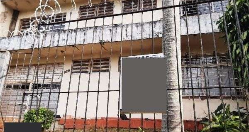 Casa em Porto Alegre, no bairro Cristal, com 4 dormitório(s), e 4 banheiros, à venda.