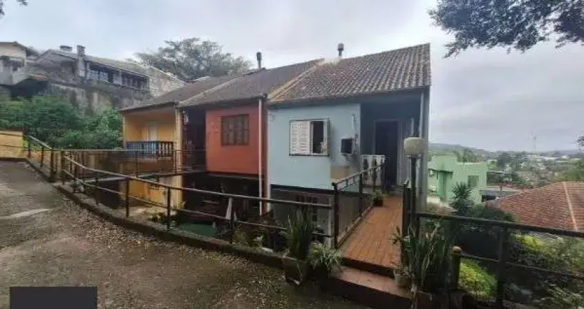 Casa Condominio em Porto Alegre, no bairro Espírito Santo, com 3 dormitório(s), e 3 banheiros, à venda.