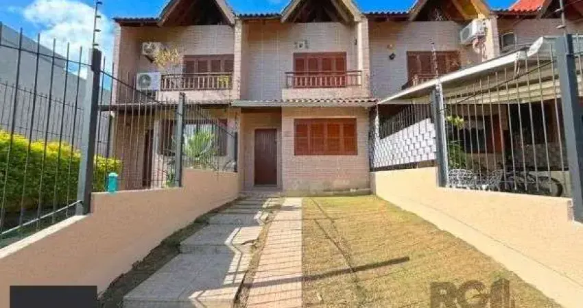 Casa em Porto Alegre, no bairro Guarujá, com 3 dormitório(s), e 3 banheiros, à venda.