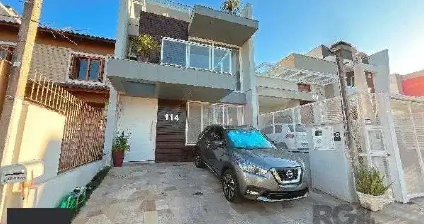 Casa em Porto Alegre, no bairro Hípica, com 3 dormitório(s), e 3 banheiros, à venda.