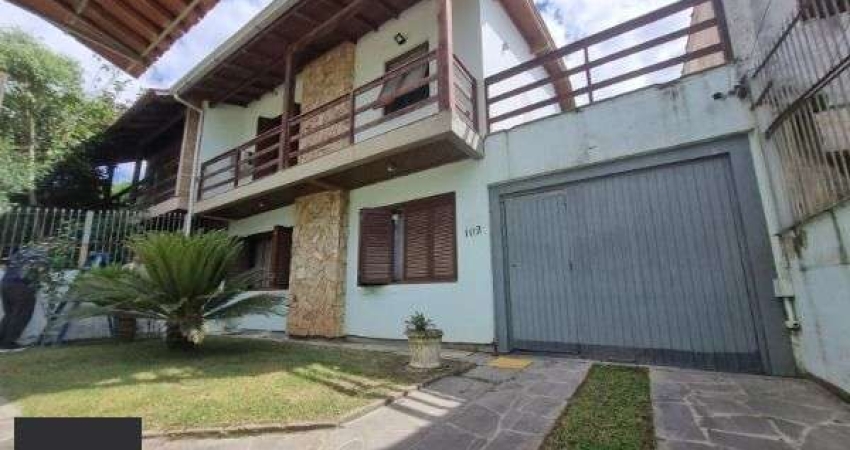 Sobrado em Porto Alegre, no bairro Ponta Grossa, com 4 dormitório(s), e 4 banheiros, à venda.