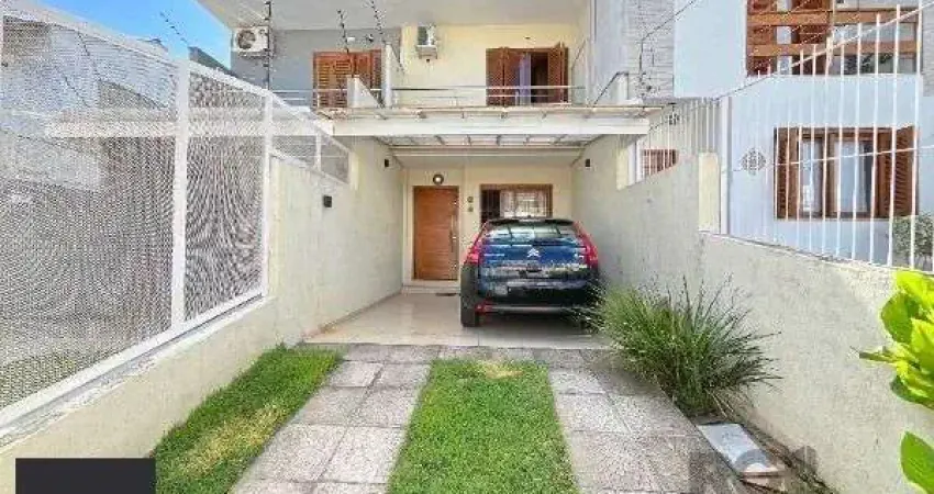 Casa em Porto Alegre, no bairro Guarujá, com 2 dormitório(s), e 2 banheiros, à venda.