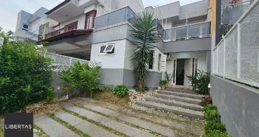 Casa em Porto Alegre, no bairro Hípica, com 3 dormitório(s), e 3 banheiros, à venda.