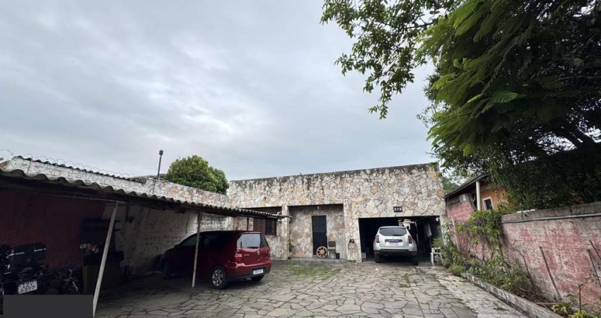 Casa espaçosa no bairro Cristal,