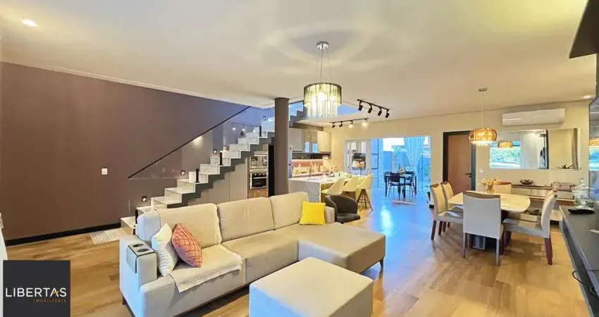 Casa à venda com 174m², 3 dormitórios, 3 suítes, 2 vagas, no bairro Hípica em Porto Alegre