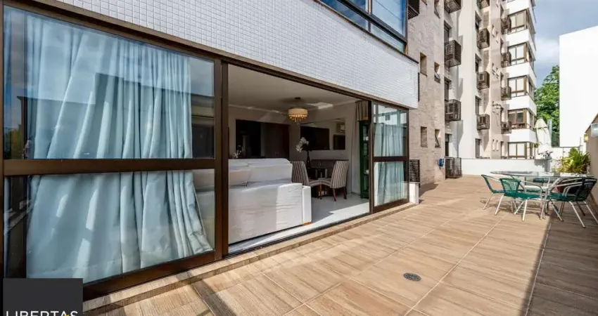 Apartamento garden com 2 suítes, pátio amplo e 2 vagas em localização valorizada