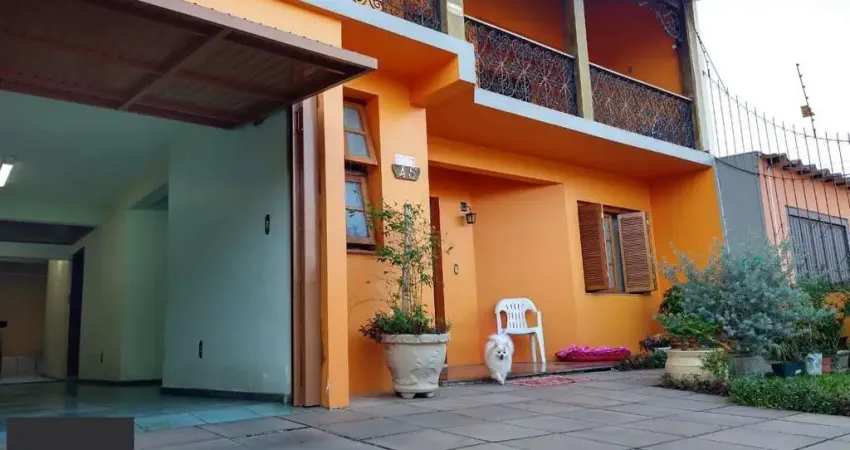 Casa para Venda - 228m², 3 dormitórios, sendo 1 suites, 4 vagas - Vila Nova