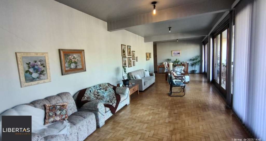 Apartamento de 4 dormitórios, 2 suítes, sacada, living para 2 ambientes bem amplo.