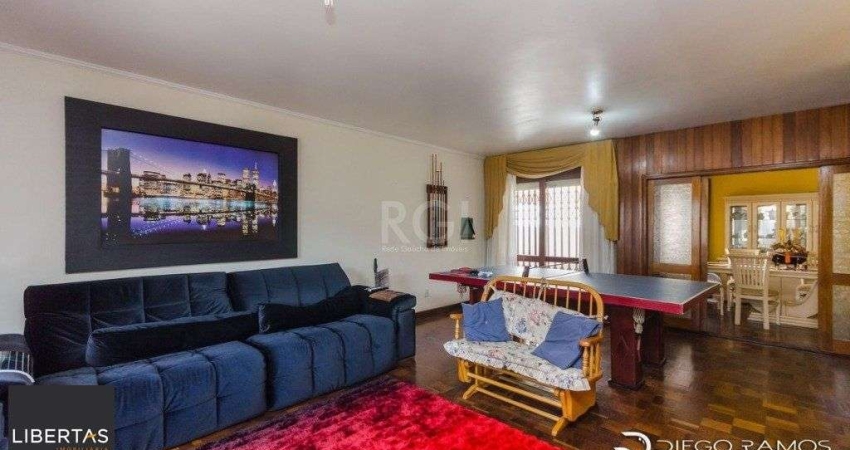 Casa para Venda - 243m², 3 dormitórios, sendo 1 suites, 2 vagas - Jardim Lindóia