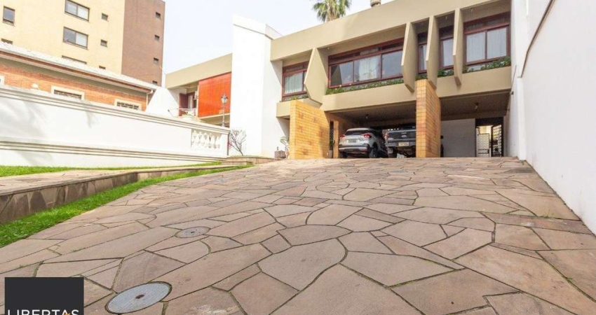 Casa à venda - 500m², 6 dormitórios,  8 vagas, 1 suite, no bairro Menino Deus, em Porto Alegre