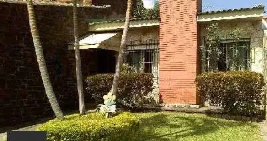 Casa para Venda - 168m², 4 dormitórios, sendo 2 suites, 3 vagas - Guarujá