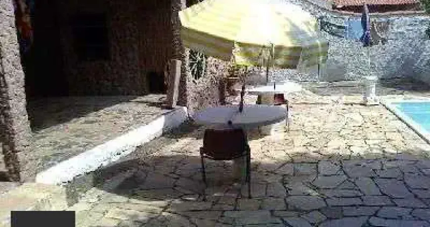Casa para Venda - 168m², 4 dormitórios, sendo 2 suites, 3 vagas - Guarujá