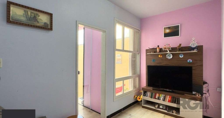 APARTAMENTO 1 DORMITÓRIO COM PÁTIO, DE FRENTE, PRÓXIMO À ORLA DO GUAÍBA NO CENTRO HISTÓRICO