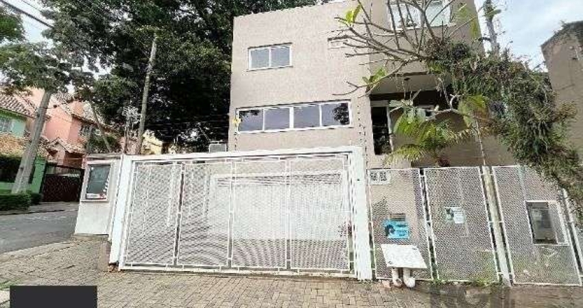 Casa em Porto Alegre, no bairro Tristeza, com 3 dormitório(s), e 3 banheiros, à venda.