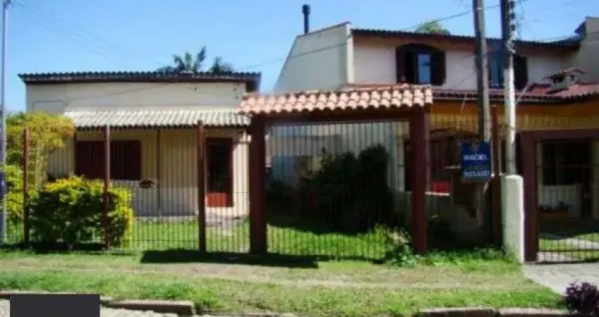 Casa para Venda - 80m², 2 dormitórios, 1 vaga - Guarujá