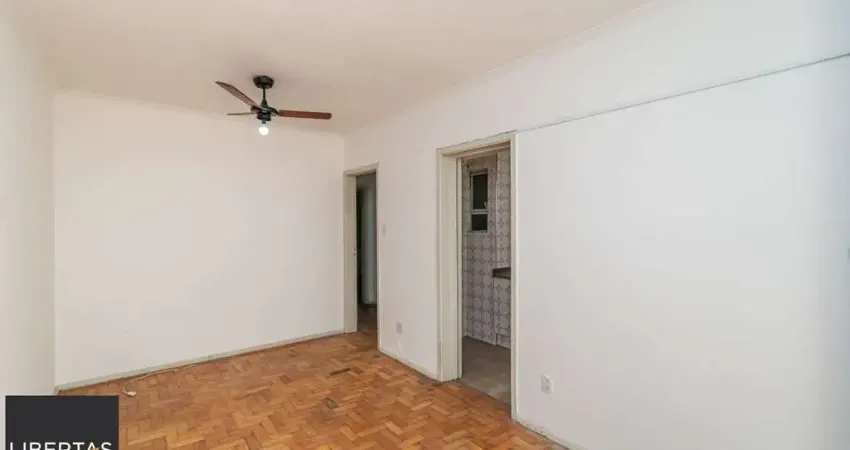 Apartamento de dois quartos com dependência no bairro Rio Branco em Porto Alegre