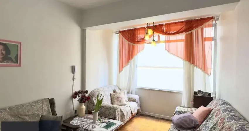 Apartamento 2 dormitórios com pátio