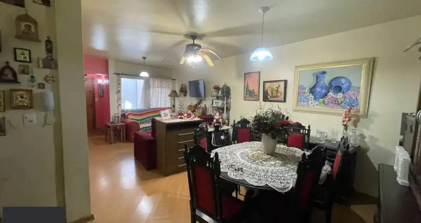Apartamento 3 dormitórios com suíte e vaga de garagem no bairro Floresta em Porto Alegre