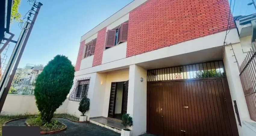 VENDA DE CASA DE 4 QUARTOS COM  VAGAS DE GARAGEM - MENINO DEUS