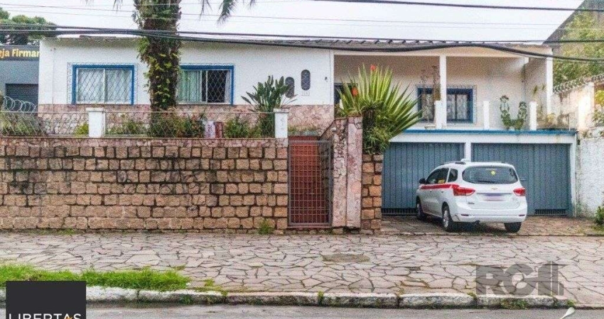 Casa para Venda - 240m², 3 dormitórios, sendo 1 suites, 3 vagas - Cristal