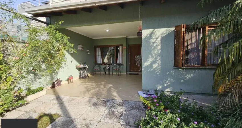 Casa com 3 quartos à venda na Rua Heitor Kramer, 321, Guarujá, Porto Alegre
