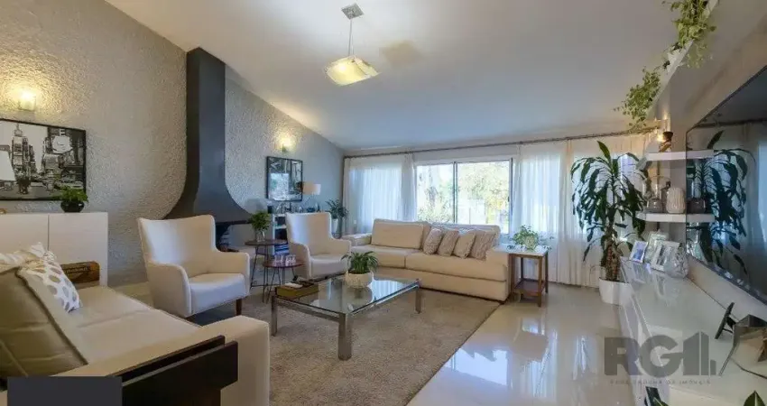 CASA TÉRREA REFORMADA, 3 QUARTOS, SUITE, PÁTIO - BAIRRO CRISTAL