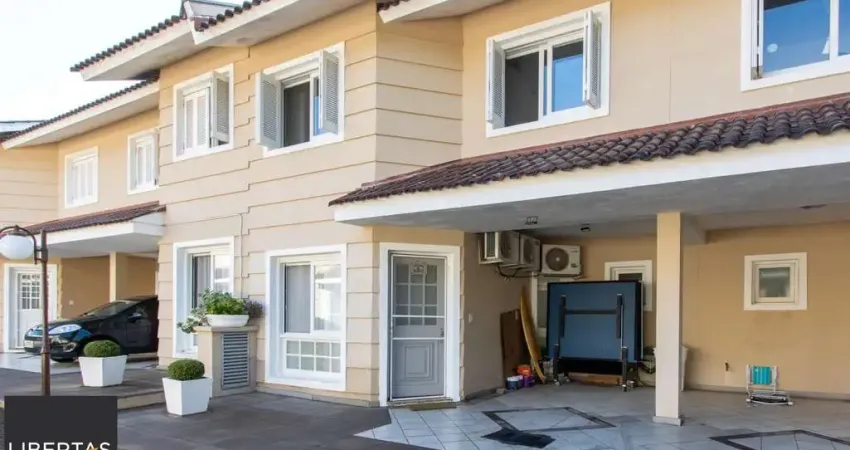 Casa em condomínio, com 3 quartos, com suíte, 2 vagas cobertas, churrasqueira, no Bairro Nonoai.