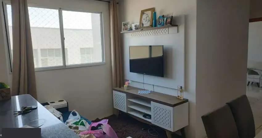 Apartamento 02 dormitórios com vaga, no bairro Humaitá.