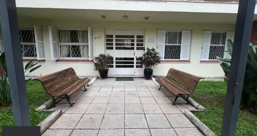 Apartamento 3 dormitórios, sacada em 107m2 no bairro Menino Deus