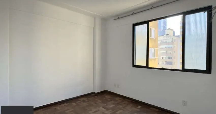 APARTAMENTO 2 DORMITÓRIOS TOTALMENTE REFORMADO NO CENTRO HISTÓRICO