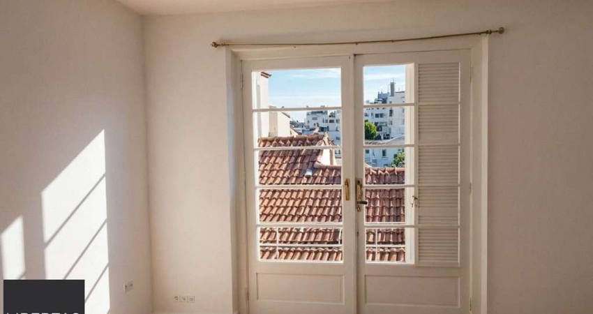 Vende-se apartamento com 2 quartos, 76m², sacada e 1 vaga - Auxiliadora