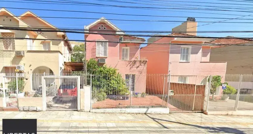 Casa/terreno na Rua Oscar Bittencourt