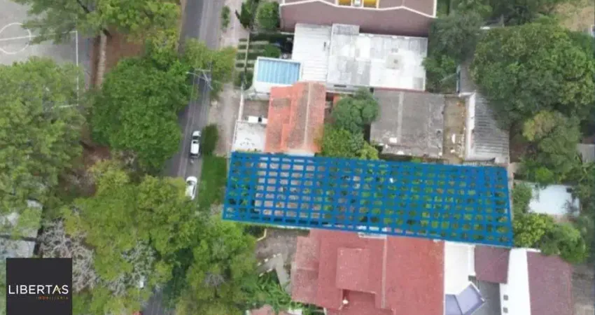 Terreno à venda em localização privilegiada na Chácara das Pedras – 420m²
